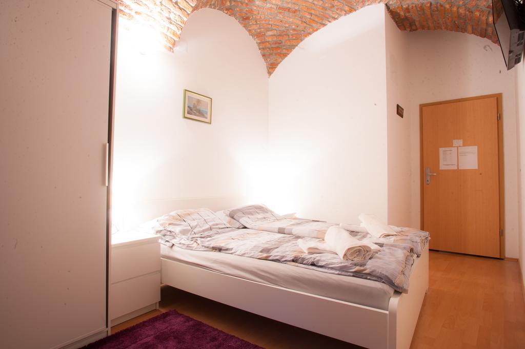 Guest House Nokturno Zagreb Room photo